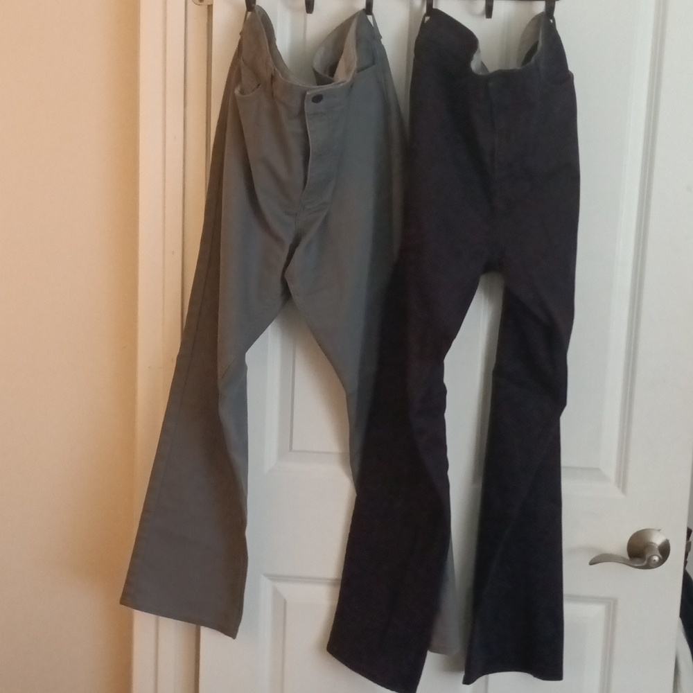Two pair of men's Docker's size 36
